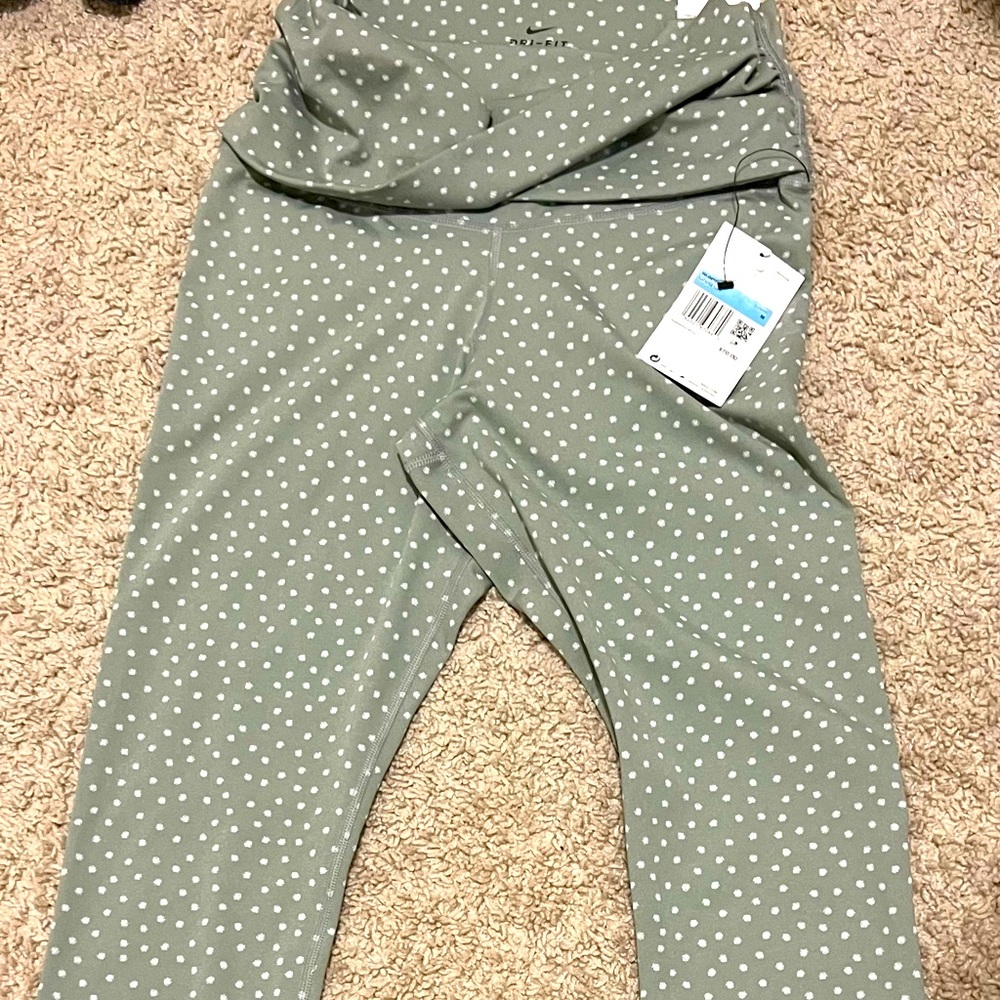 NWT NIKE YOGA leggings sz small